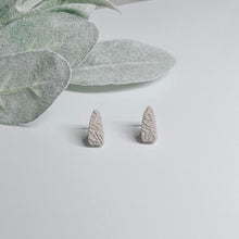 Load image into Gallery viewer, Beige Leafy Huggies (Small)