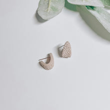 Load image into Gallery viewer, Beige Leafy Huggies (Large)