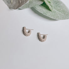 Load image into Gallery viewer, Beige Leafy Huggies (Small)