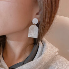 Load image into Gallery viewer, Daisy