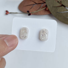 Load image into Gallery viewer, Shell Flake Studs